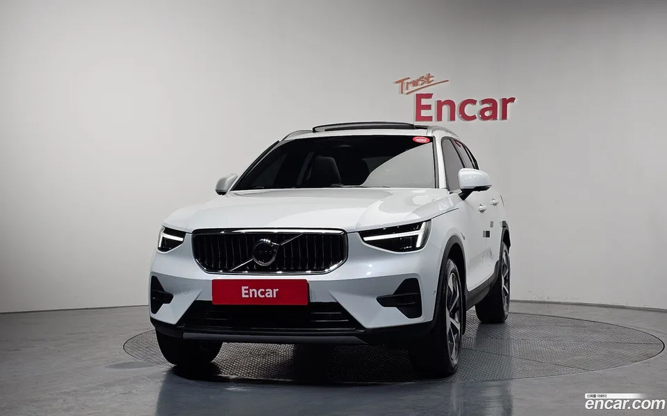Volvo XC40 B4 2024 — миниатюра 3