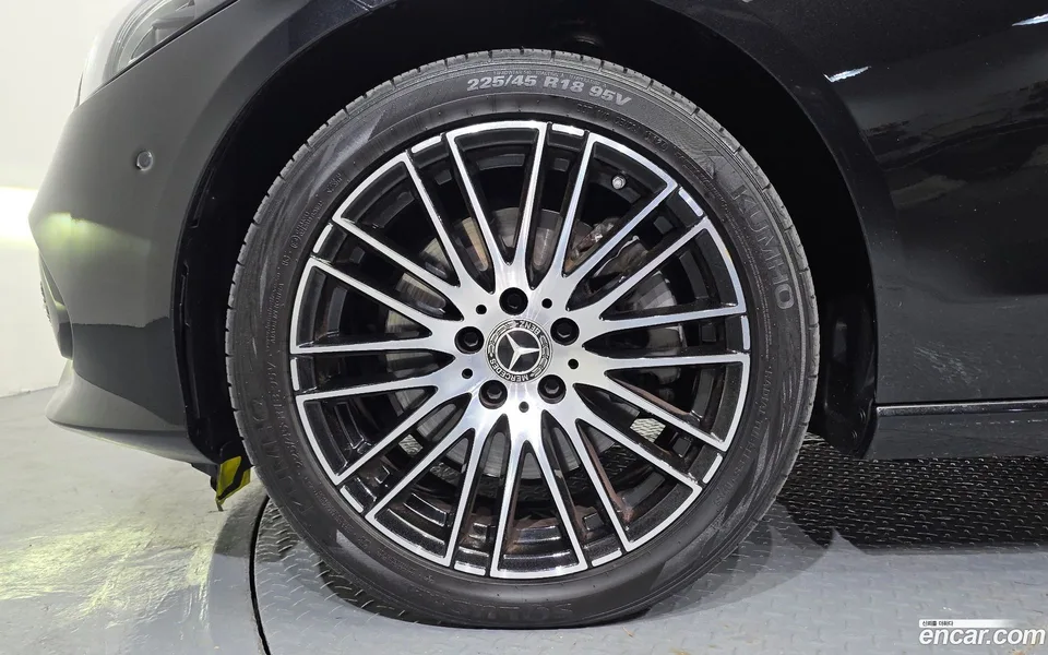 Mercedes-Benz C-Class C200 4MATIC 2022 — thumbnail 5
