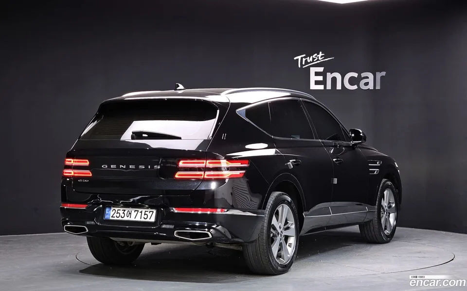 Genesis GV80 2.5T 2WD 2023 — фото 1, купить с доставкой в Москву