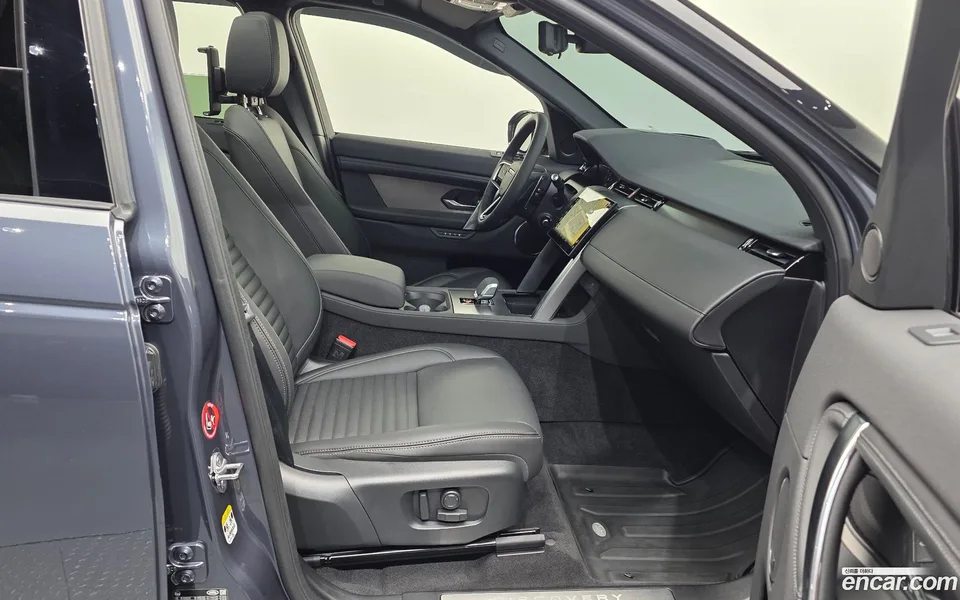 Land Rover Discovery Sport P250 SE 2025 — миниатюра 3