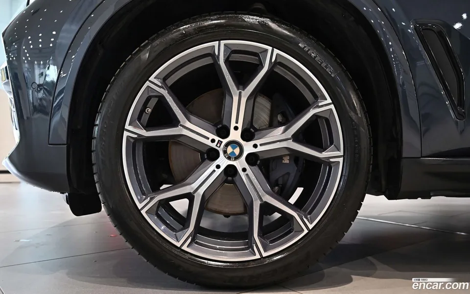 BMW X5 xDrive 40i M 2022 — миниатюра 2
