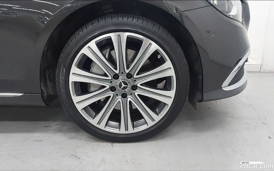 Mercedes-Benz E-Class E300e 4MATIC 2022 — миниатюра 2