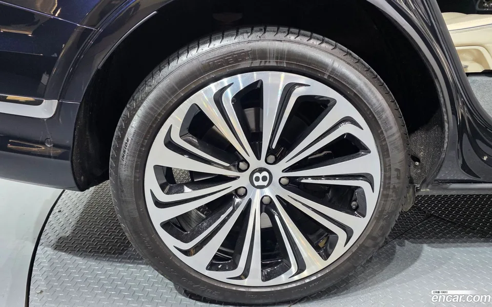 Bentley Bentayga 4.0 V8 2023 — миниатюра 5