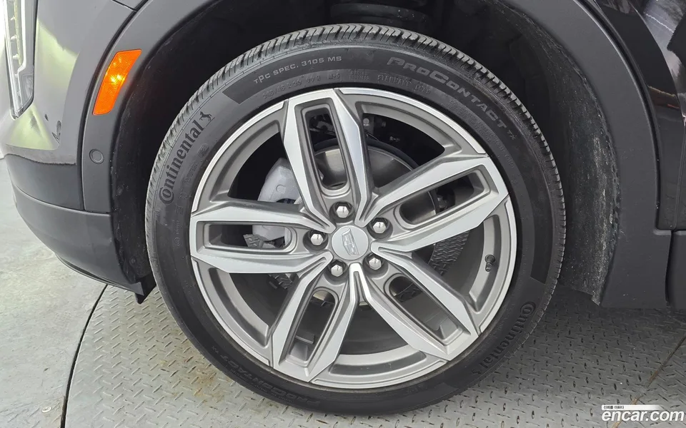 Cadillac XT4 2.0 AWD 2023 — миниатюра 2