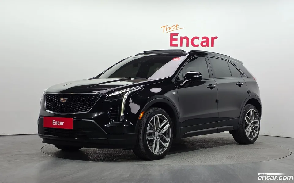 Cadillac XT4 2.0 AWD 2023 — фото 1, купить с доставкой в Москву