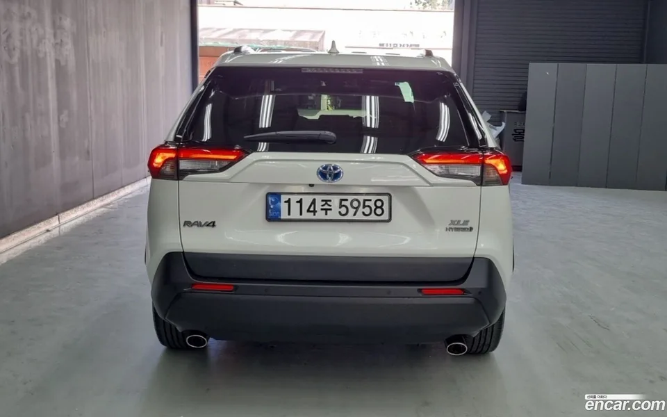 Toyota RAV4 2.5 2WD XLE 2022 — миниатюра 4