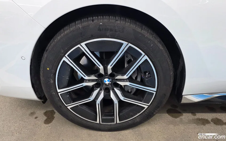 BMW 7 Series 740i xDrive M 2024 — миниатюра 5