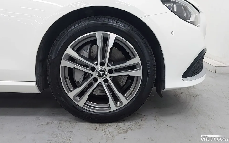 Mercedes-Benz E-Class E350 4MATIC 2022 — миниатюра 2