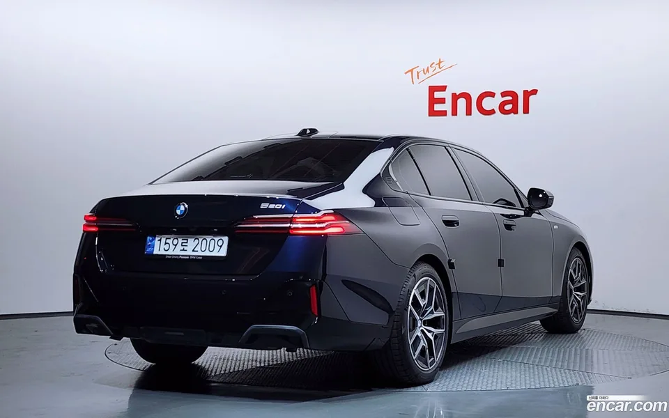 BMW 5 Series 520i M 2024 — миниатюра 2