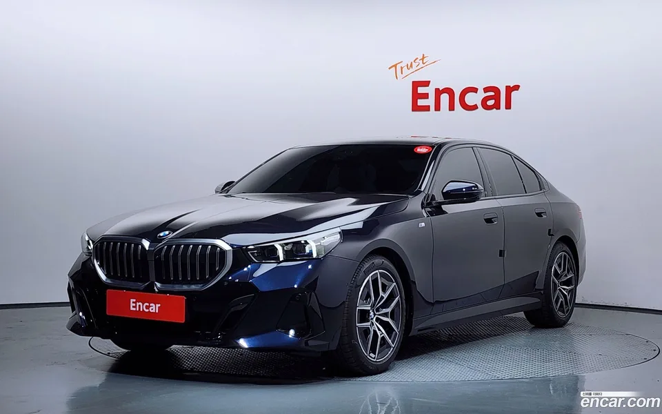 BMW 5 Series 520i M 2024 — фото 1, купить с доставкой в Москву