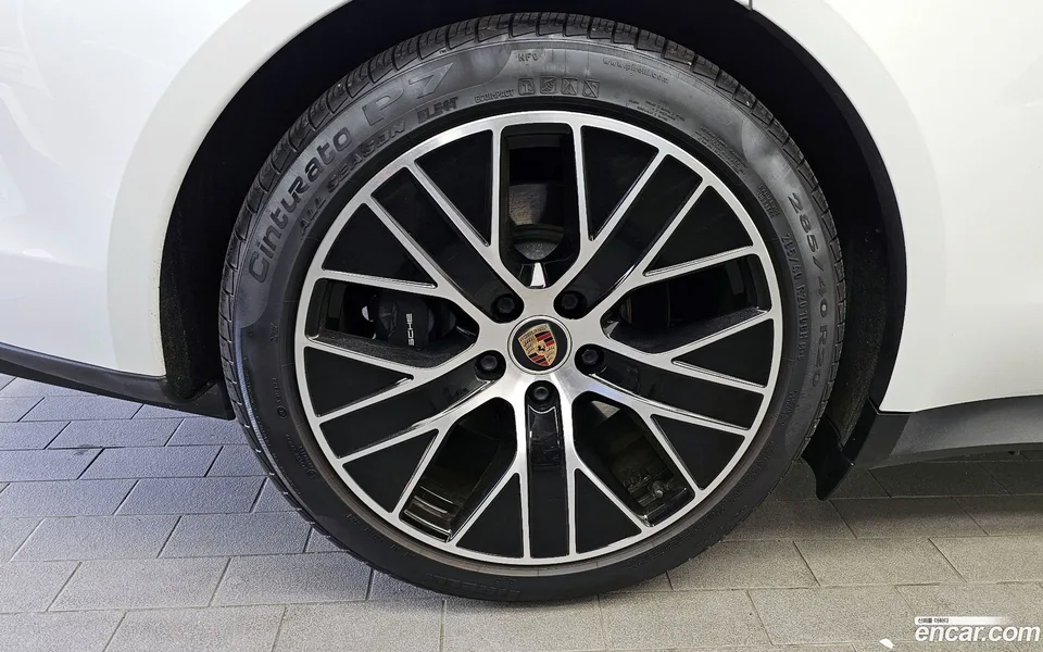 Porsche Taycan 2022 — миниатюра 5