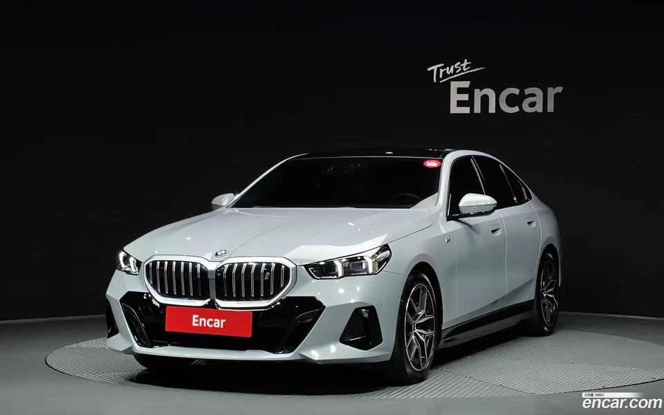BMW i5 eDrive 40 M 2024 — фото 1, купить с доставкой в Москву