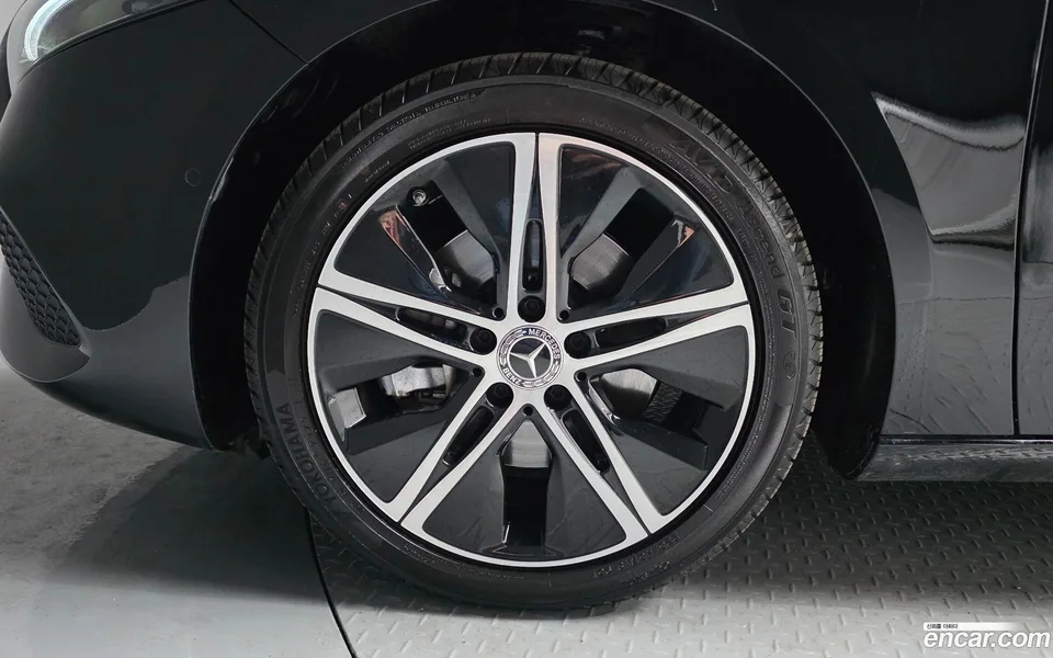 Mercedes-Benz A-Class A220 2024 — миниатюра 5
