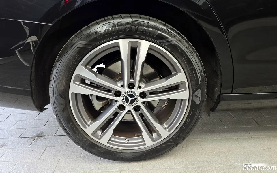 Mercedes-Benz E-Class E250 2023 — миниатюра 2