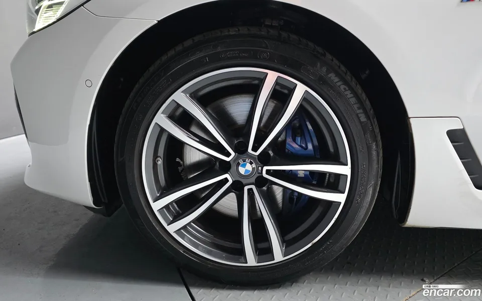 BMW 6 Series GT 620d xDrive M 2022 — миниатюра 2