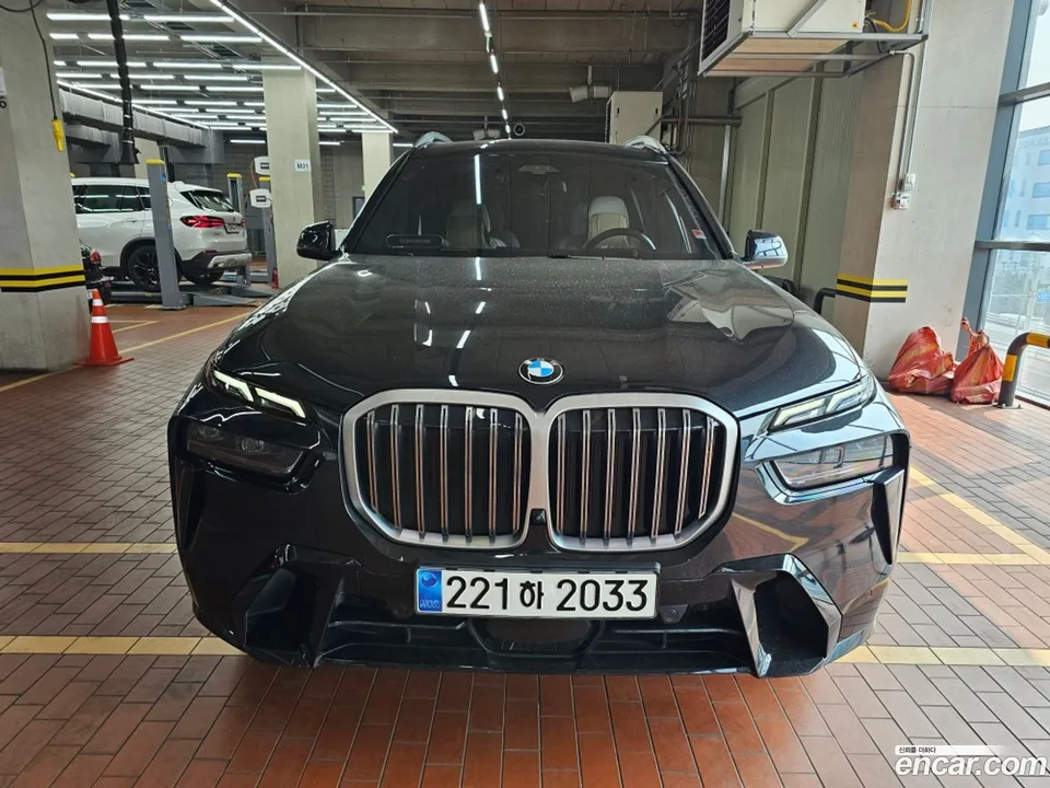 BMW X7 xDrive 40i M 6 2023 — миниатюра 3