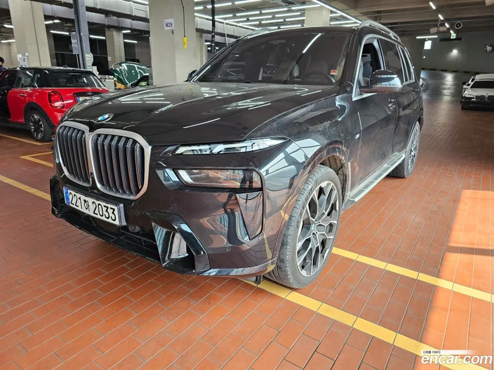 BMW X7 xDrive 40i M 6 2023 — фото 1, купить с доставкой в Москву