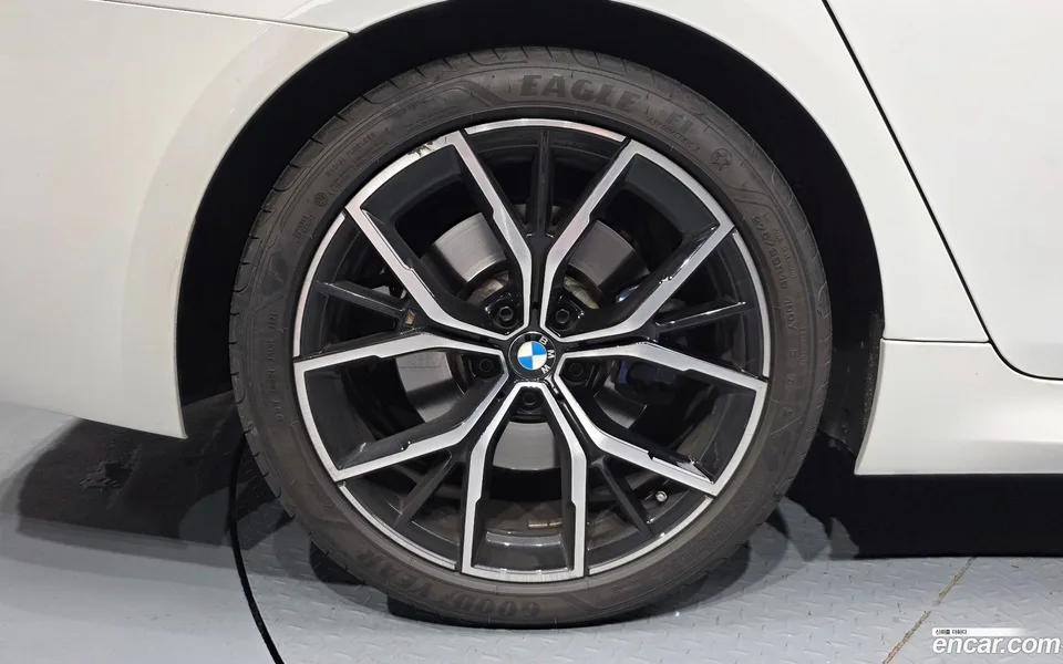 BMW 5 Series 530i xDrive M 2022 — миниатюра 5