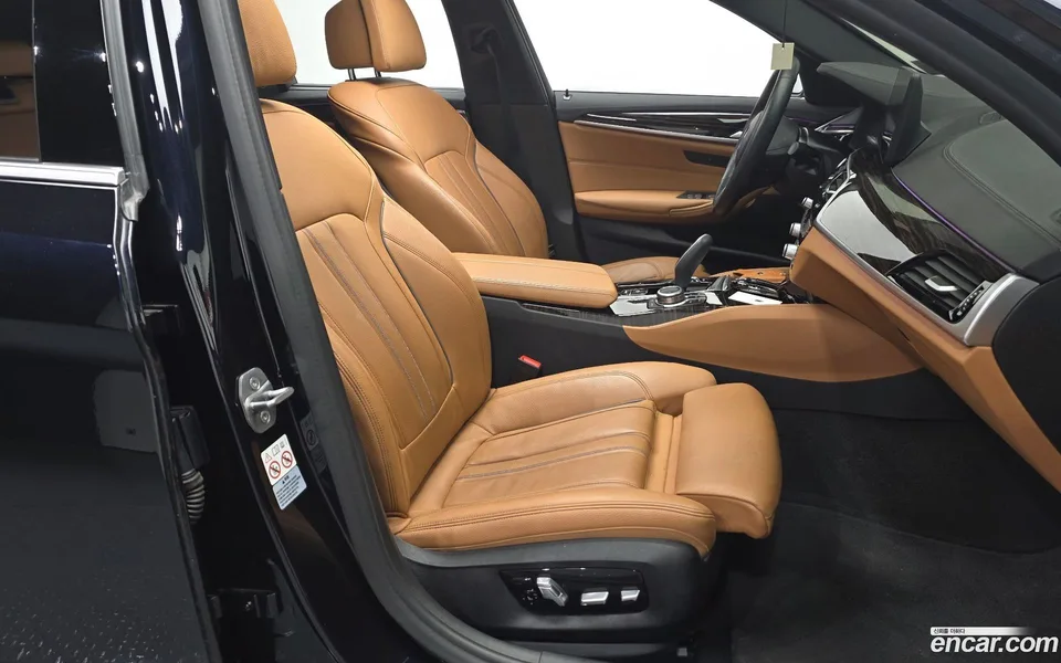 BMW 5 Series 520i M 2022 — миниатюра 2