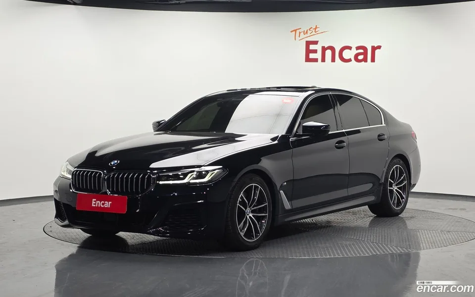 BMW 5 Series 520i M 2022 — фото 1, купить с доставкой в Москву