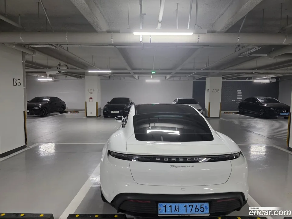 Porsche Taycan 4S 2024 — миниатюра 4