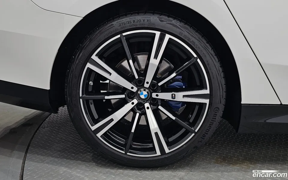 BMW 5 Series 530i xDrive M 2024 — миниатюра 5