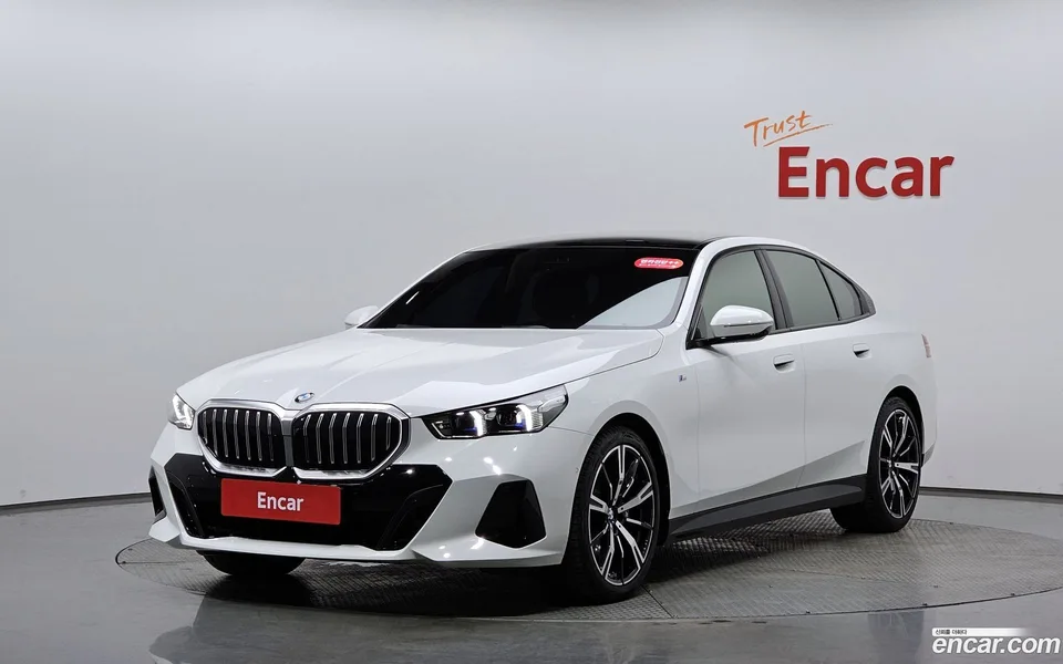 BMW 5 Series 530i xDrive M 2024 — фото 1, купить с доставкой в Москву