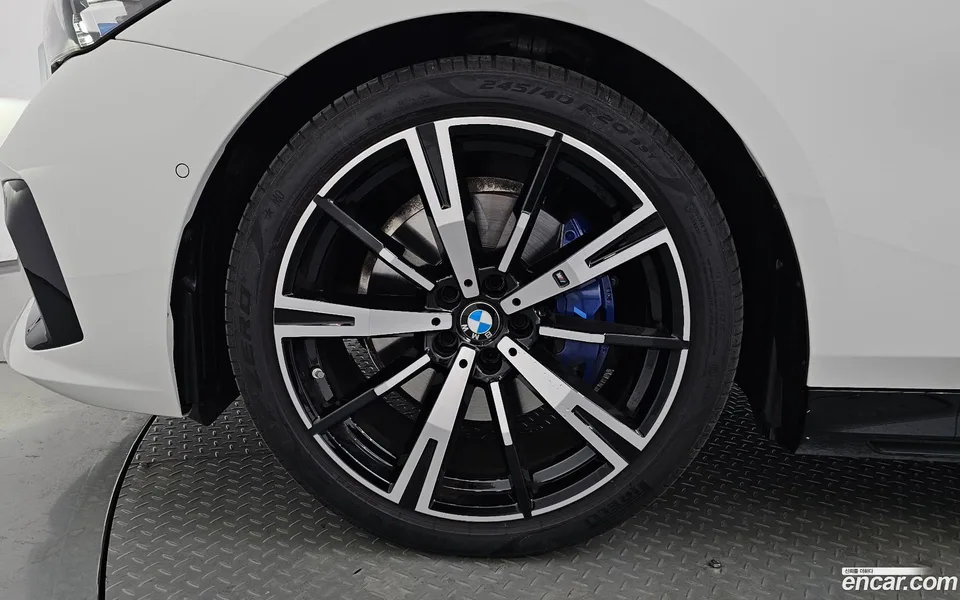BMW 5 Series 530i xDrive M 2025 — миниатюра 2