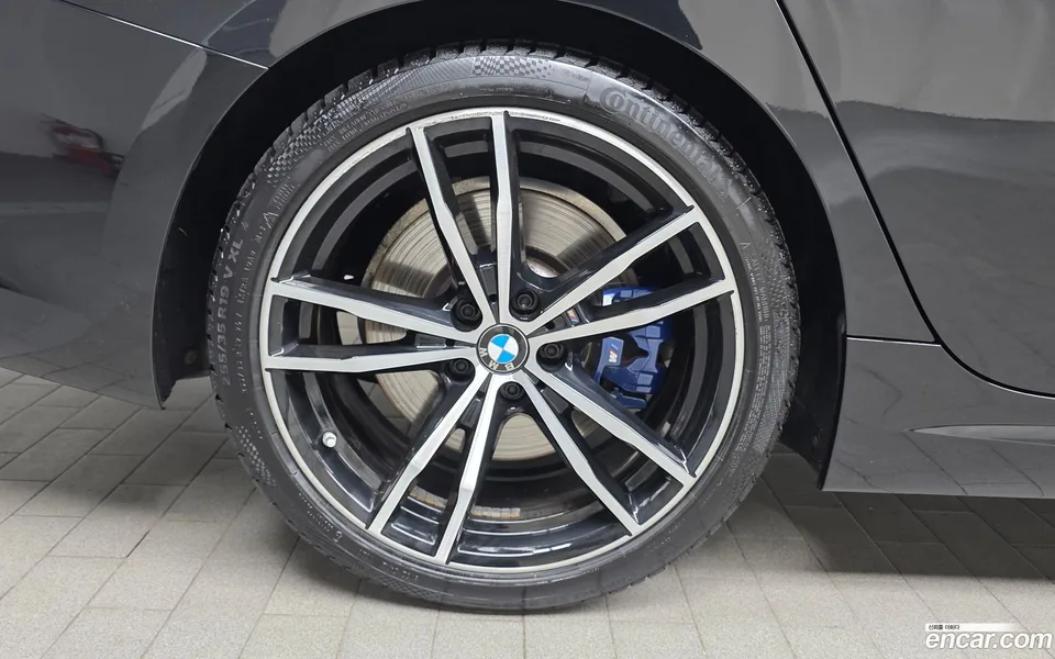 BMW 3 Series 320i M 2022 — миниатюра 2