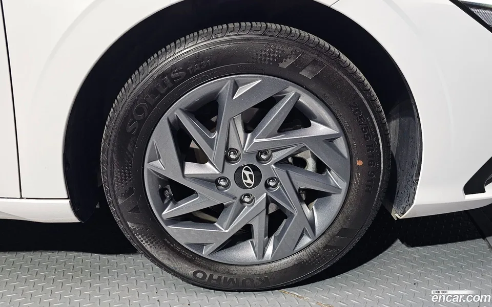 Hyundai Avante CN7 1.6 2023 — миниатюра 2