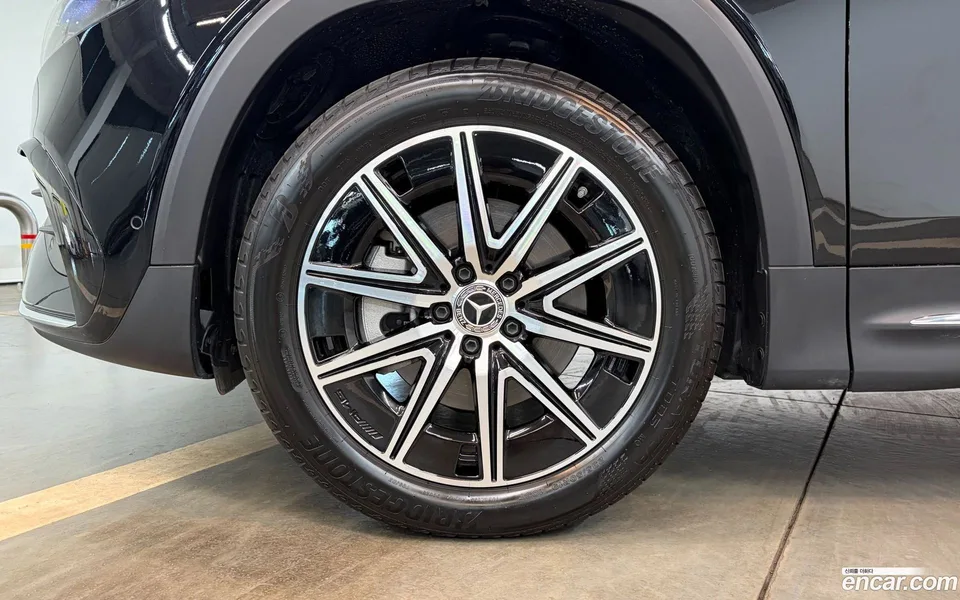 Mercedes-Benz EQB EQB300 4MATIC AMG 2025 — миниатюра 2