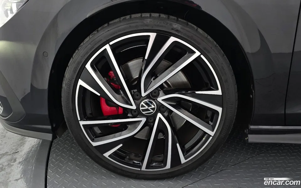Volkswagen Golf 2.0 GTI 2023 — миниатюра 2