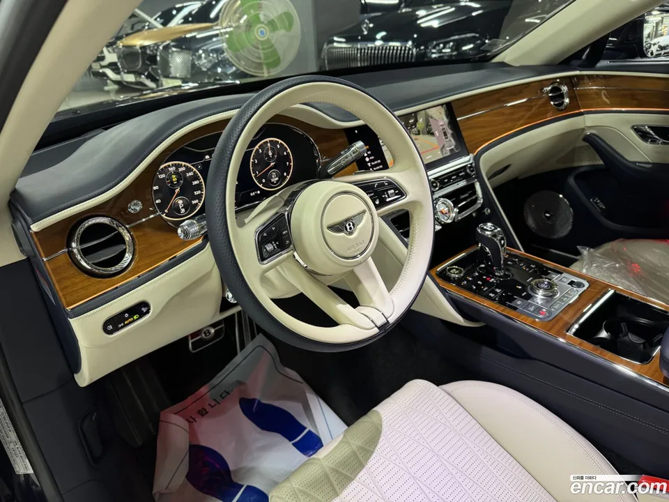 Bentley Flying Spur 4.0 2022 — миниатюра 4