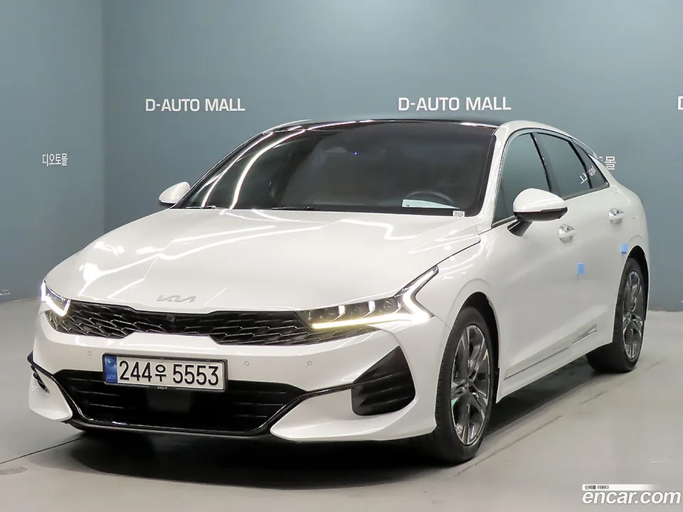 Kia K5 2.0 2023 — фото 1, купить с доставкой в Москву