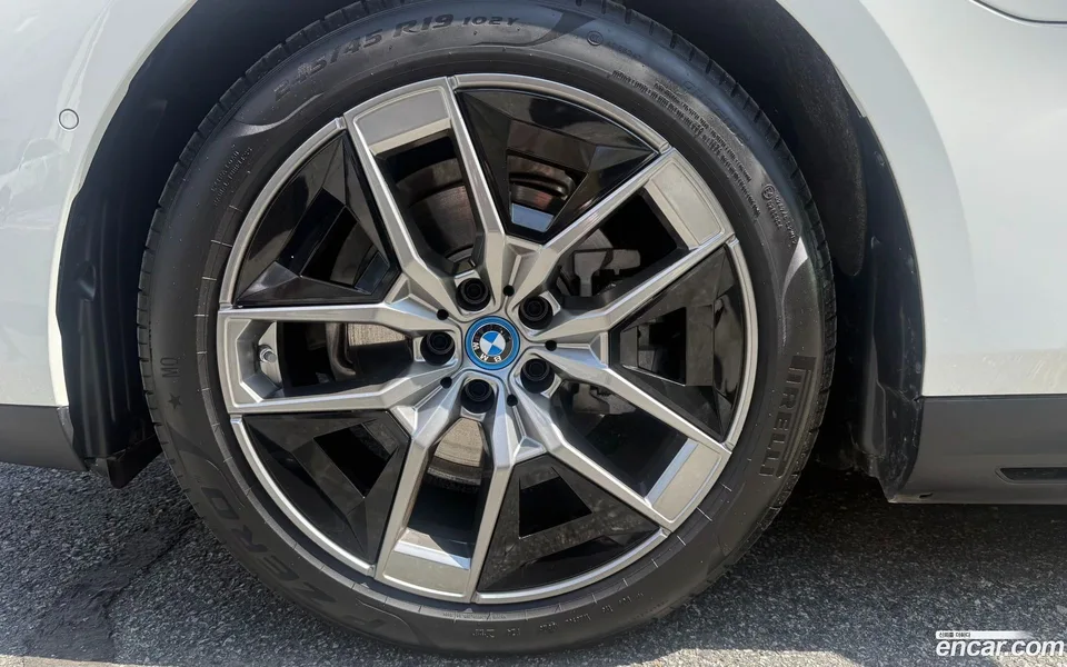 BMW 5 Series 530e 2025 — миниатюра 5