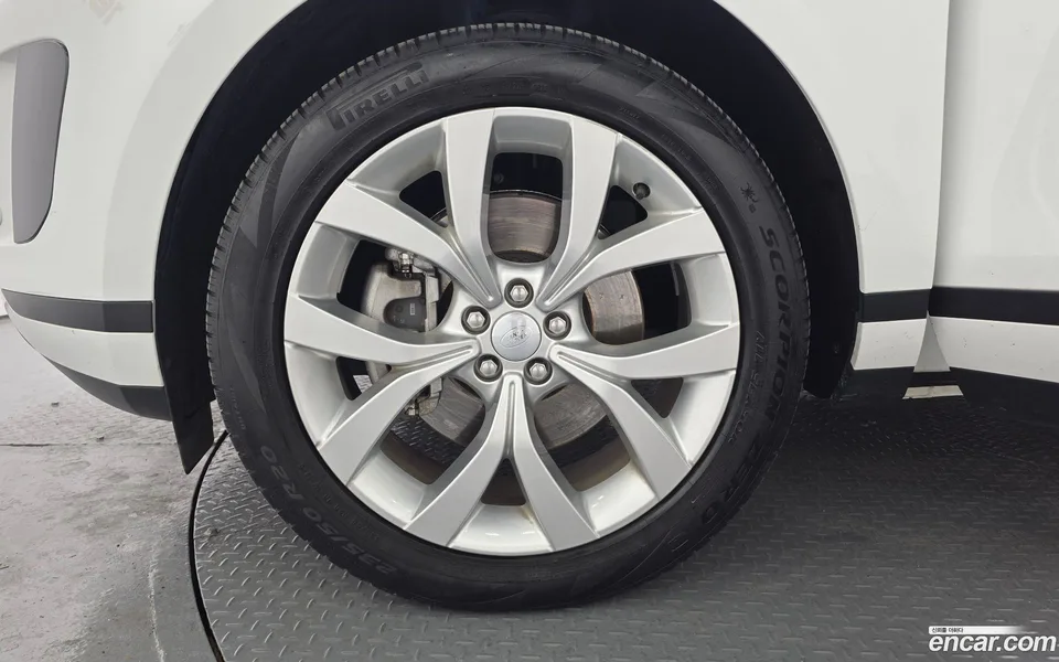 Land Rover Range Rover Evoque P250 SE 2023 — миниатюра 2