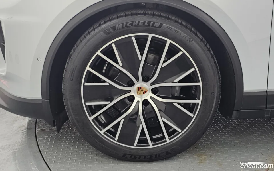 Porsche Macan Electric 4 2025 — миниатюра 2