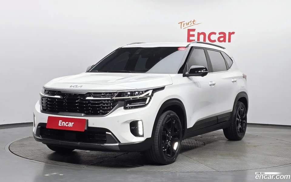 Kia Seltos 1.6 2WD 2023 — фото 1, купить с доставкой в Москву