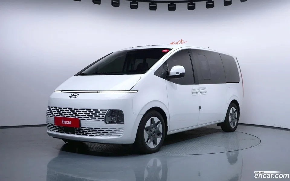 Hyundai Staria 4WD 9 2023 — фото 1, купить с доставкой в Москву