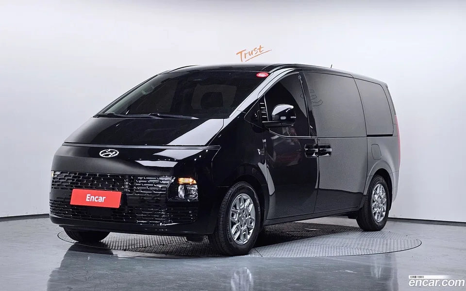 Hyundai Staria 11 2023 — фото 1, купить с доставкой в Москву