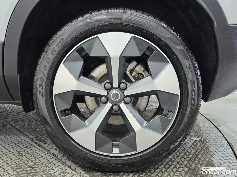 Volvo XC40 B4 2024 — миниатюра 2
