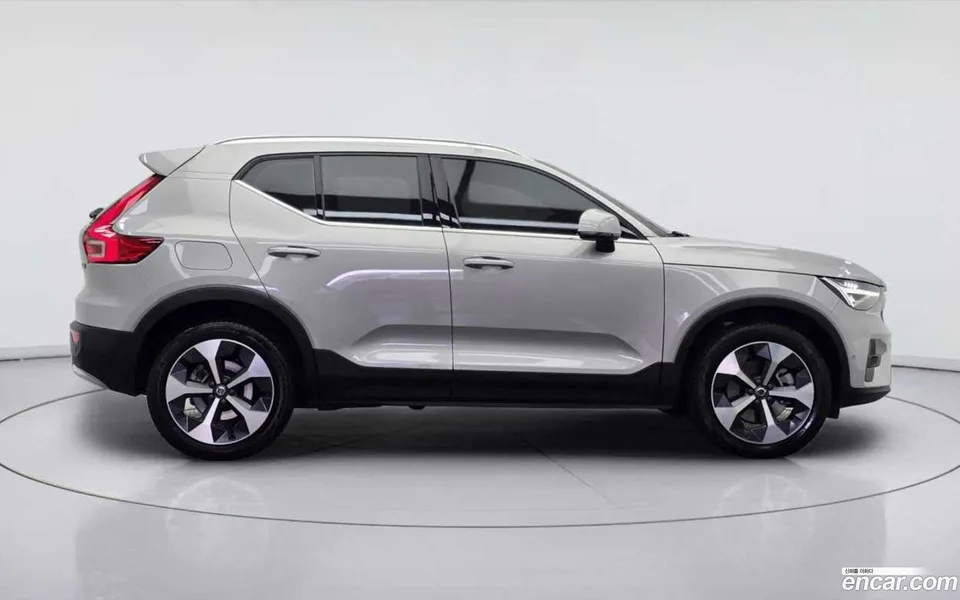 Volvo XC40 B4 2024 — миниатюра 3