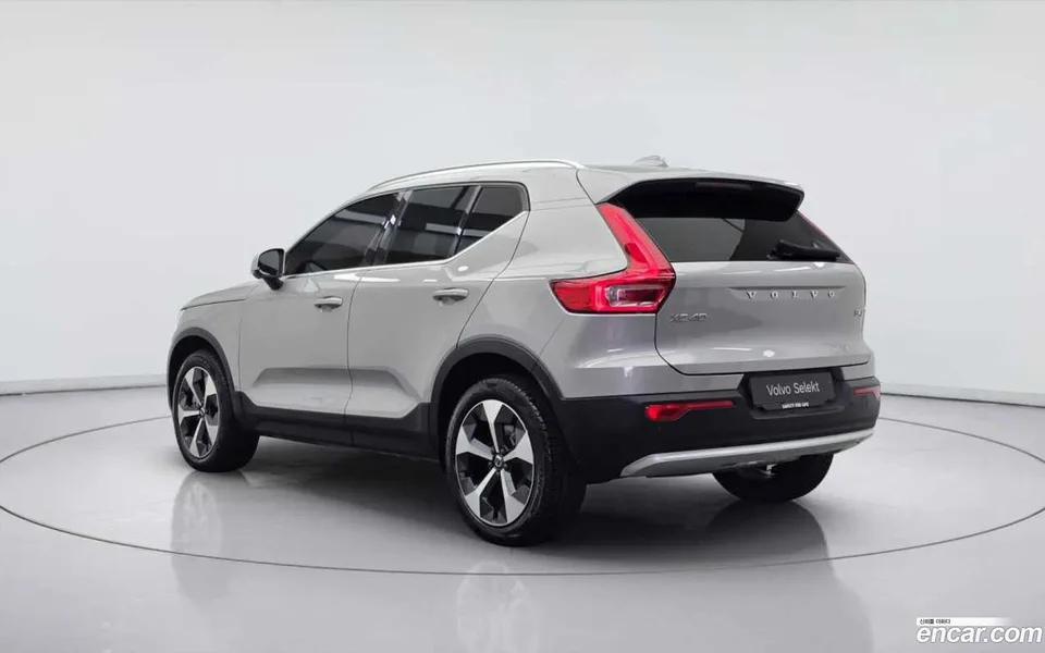 Volvo XC40 B4 2024 — миниатюра 4