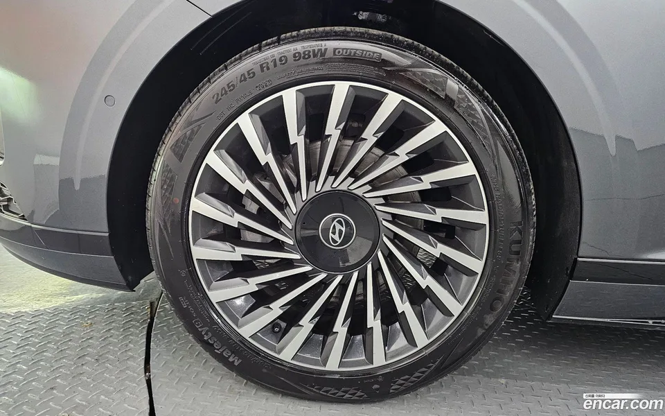 Hyundai Grandeur 2.5 2WD 2023 — миниатюра 2