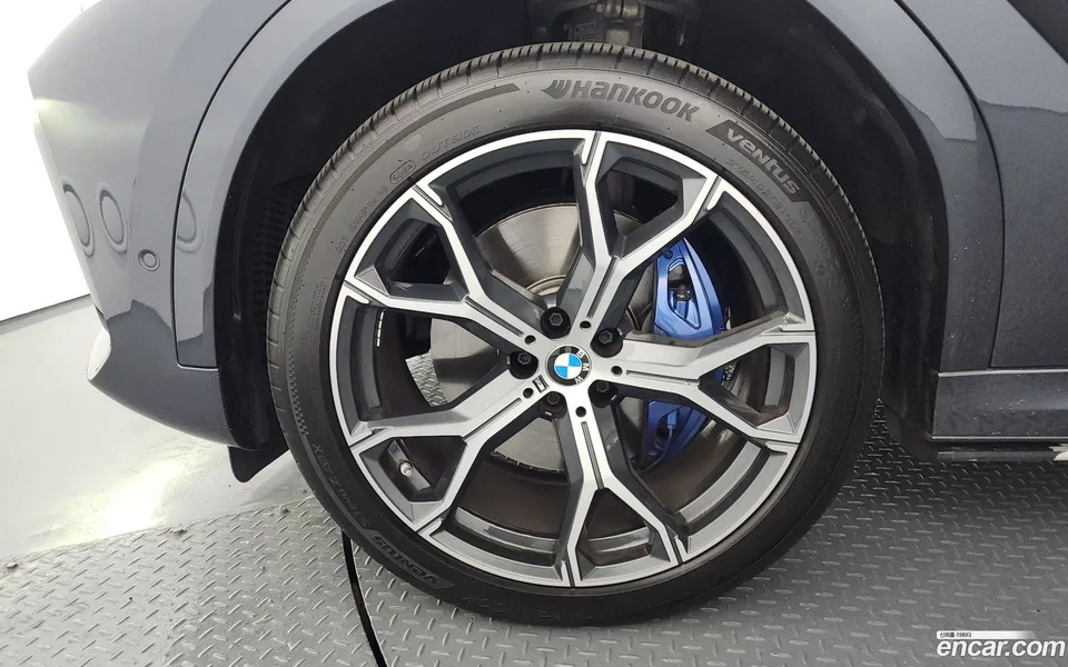 BMW X6 xDrive40i M 2022 — миниатюра 2