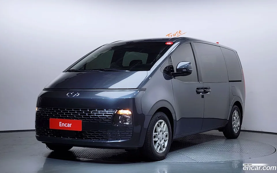 Hyundai Staria 11 2023 — фото 1, купить с доставкой в Москву