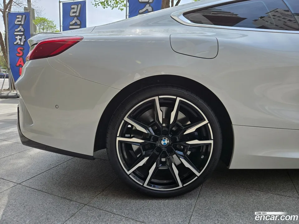 BMW 8 Series M850i xDrive 2024 — миниатюра 5
