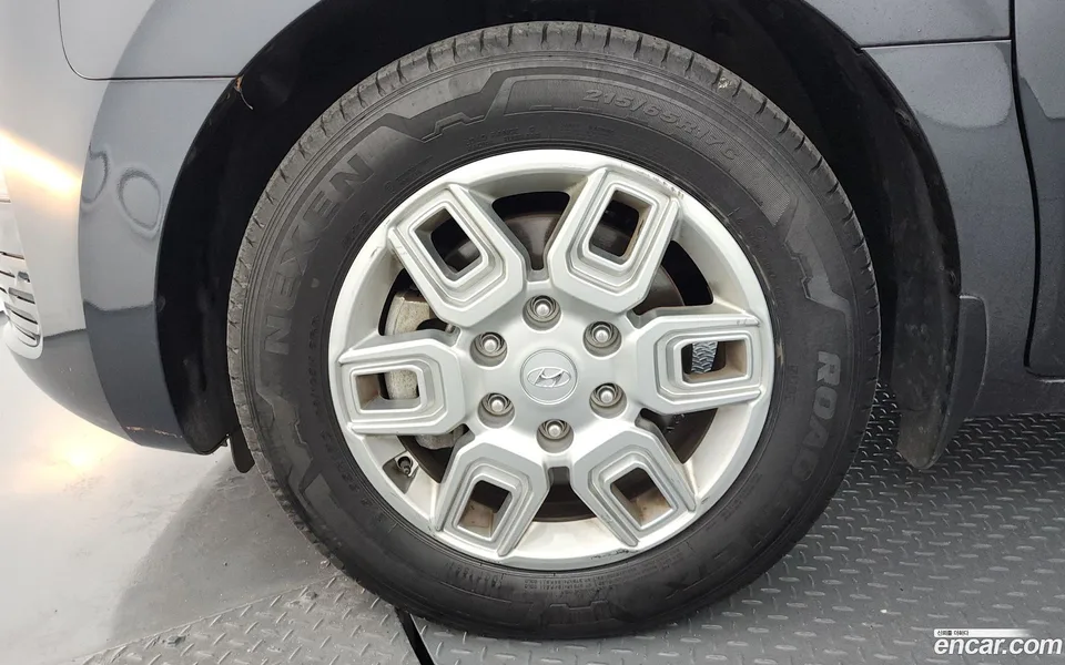 Hyundai Staria 11 2023 — миниатюра 2