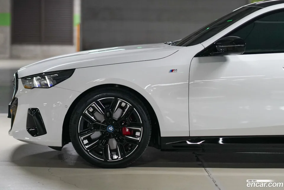 BMW i5 M60 xDrive 2025 — миниатюра 2