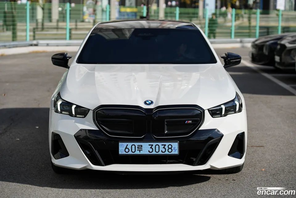 BMW i5 M60 xDrive 2025 — thumbnail 3
